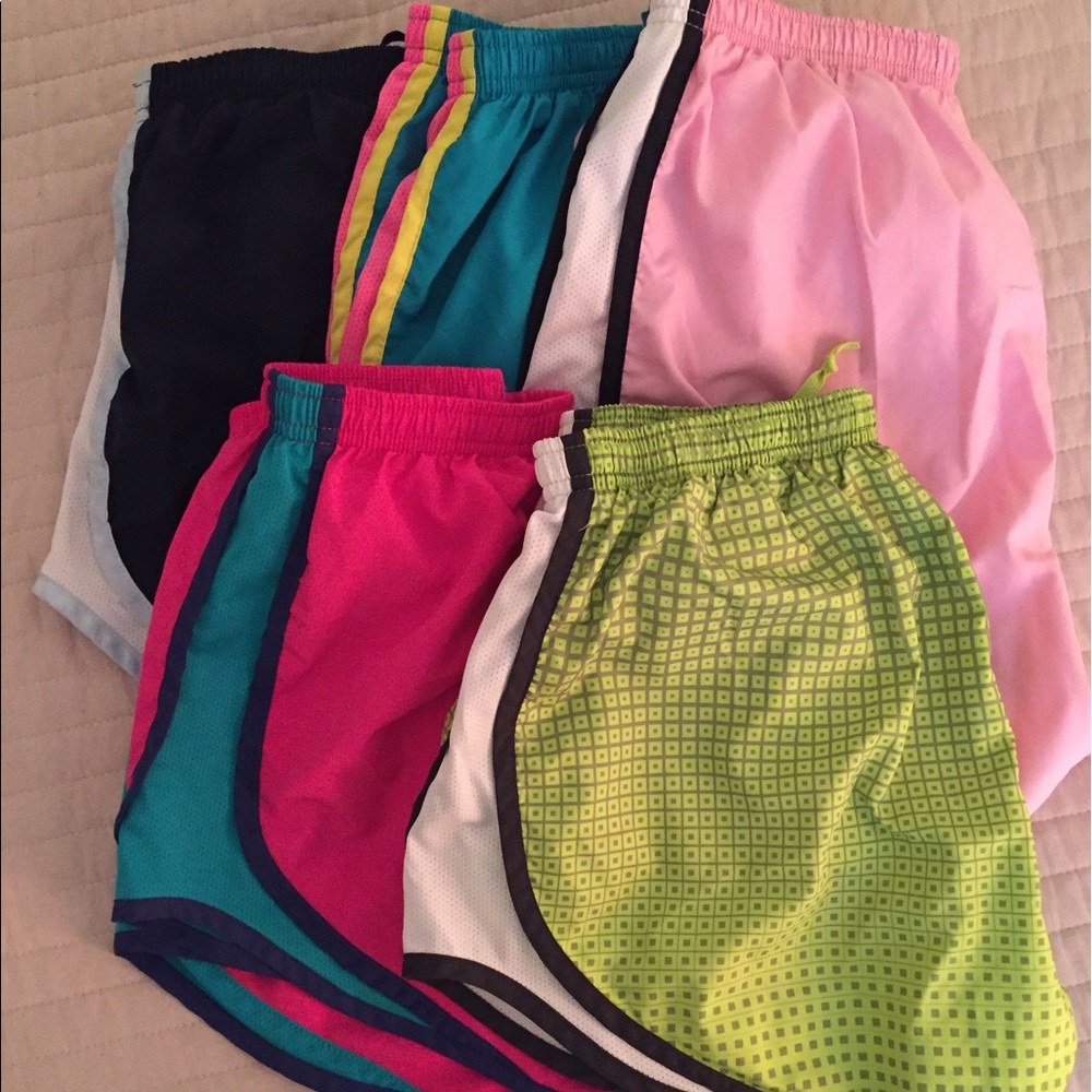 Bundle of 5 Women's Nike Tempos!!