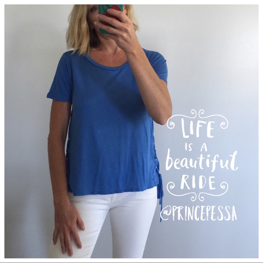 ♥️1 SM LEFT♥️Short Sleeve Top with Side Lace Up - Picture 2 of 6