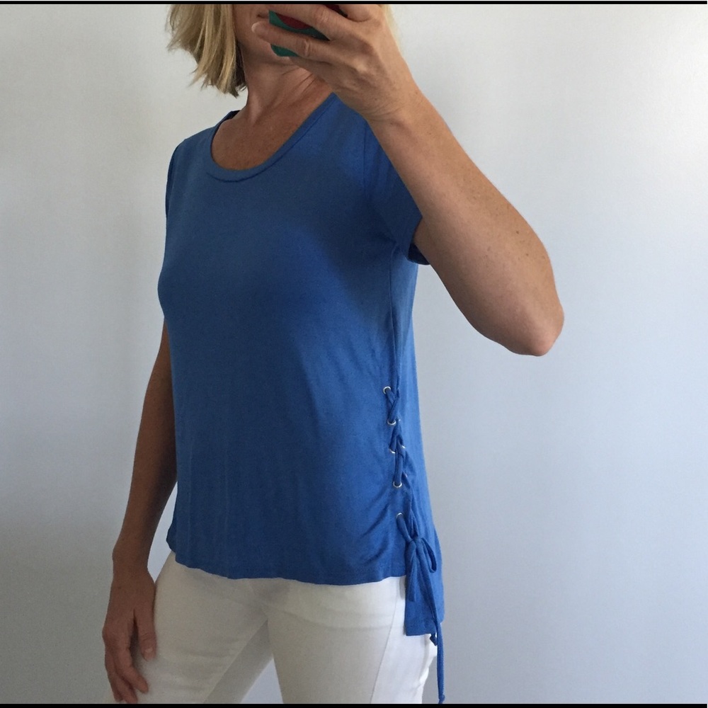 ♥️1 SM LEFT♥️Short Sleeve Top with Side Lace Up - Picture 3 of 6