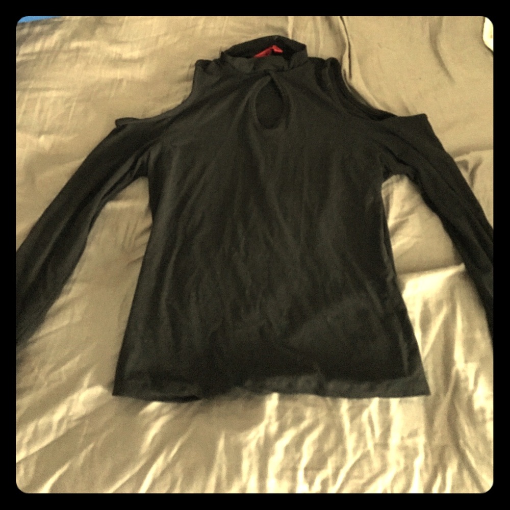 Exposed shoulder long sleeve
