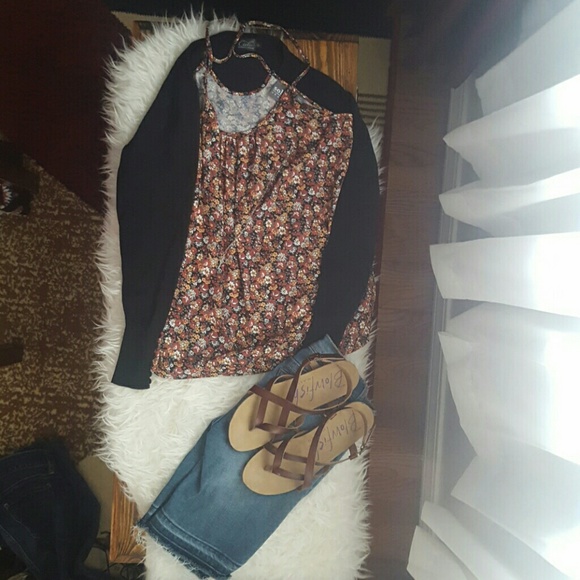 SOLD! New chiffon floral top - Picture 2 of 4