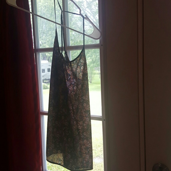 SOLD! New chiffon floral top - Picture 3 of 4