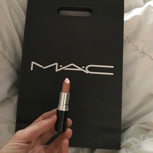 MAC cremesheen lipstick in Creme D'Nude