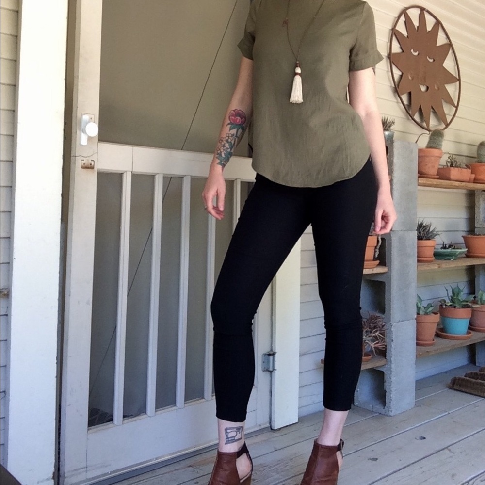 Black Sandra dee ankle pants.