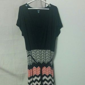 a.n.a 1X black and chevron print maxi dress