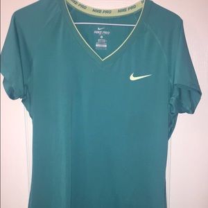 Nike pro fitted Tshirt
