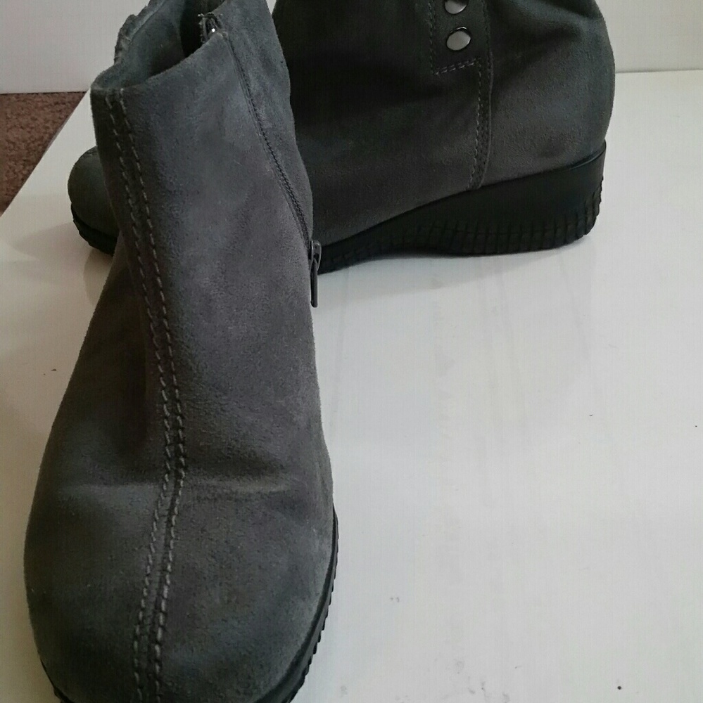 Basic Editions boots