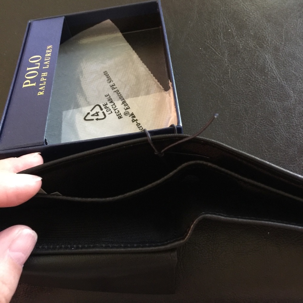 ❌SOLD OUT❌ Polo Ralph Lauren Leather Billfold - Picture 5 of 8