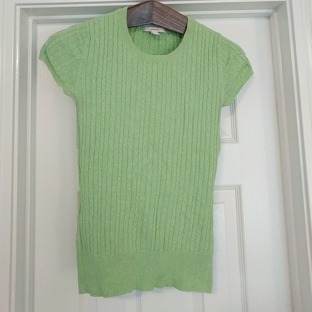 Light green shirt sleeve knit