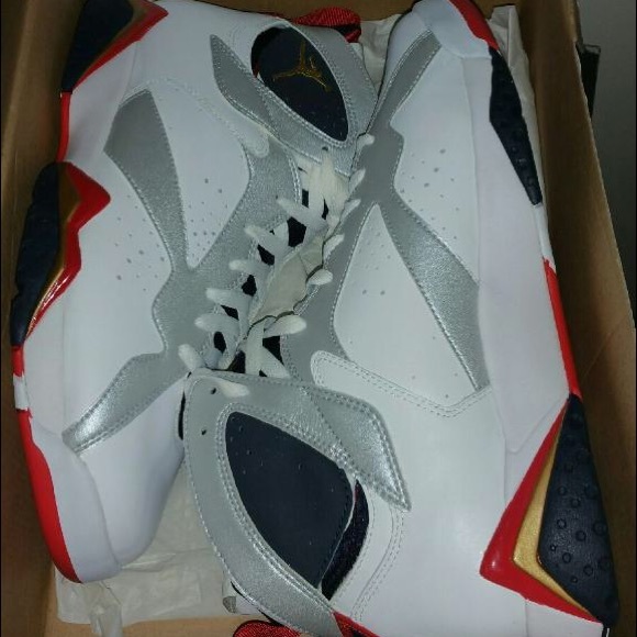 Athletic_Shoes