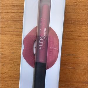 HudaBeauty liquid matte lipstick Gossip Gurl