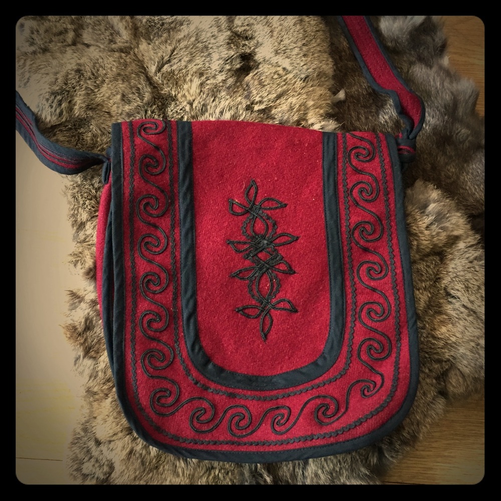 Embroidered Wool Should Bag