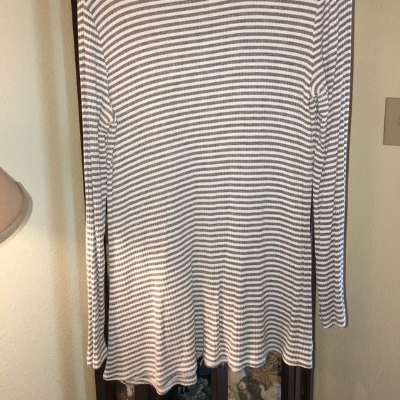 Light turtle neck. - Picture 2 of 2