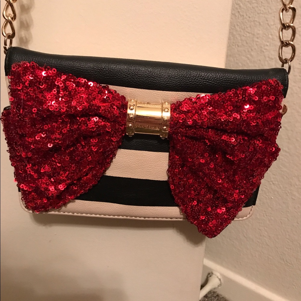 Wallet/clutch style Betsy Johnson Sequin red bow