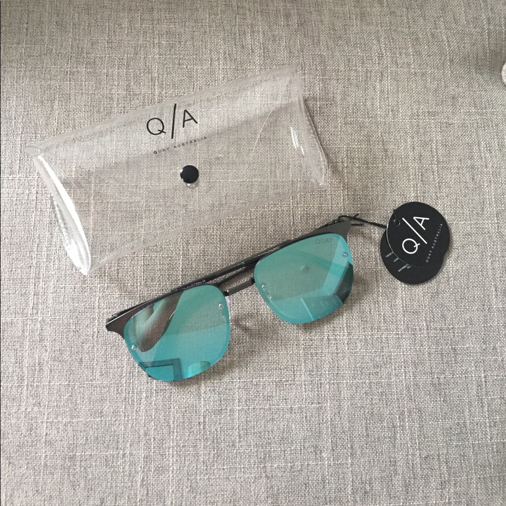 Quay sunglasses never worn!