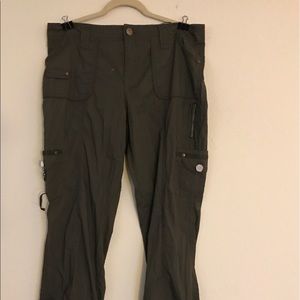 NWT Catos Capris Army Green