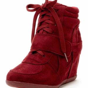 Bucco Wedge Sneaker Size 9