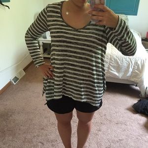 ✨FLASH SALE✨grey & white striped long sleeve