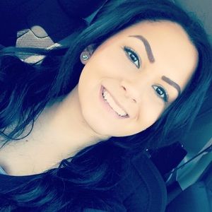 Meet your Posher, Alexis