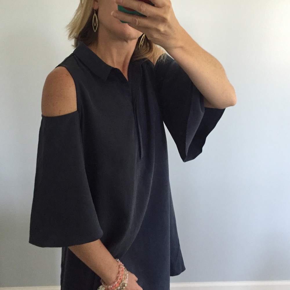 🌲1 MED Left🌲HOST PICK🌲Navy Cold Shoulder Dress - Picture 4 of 5