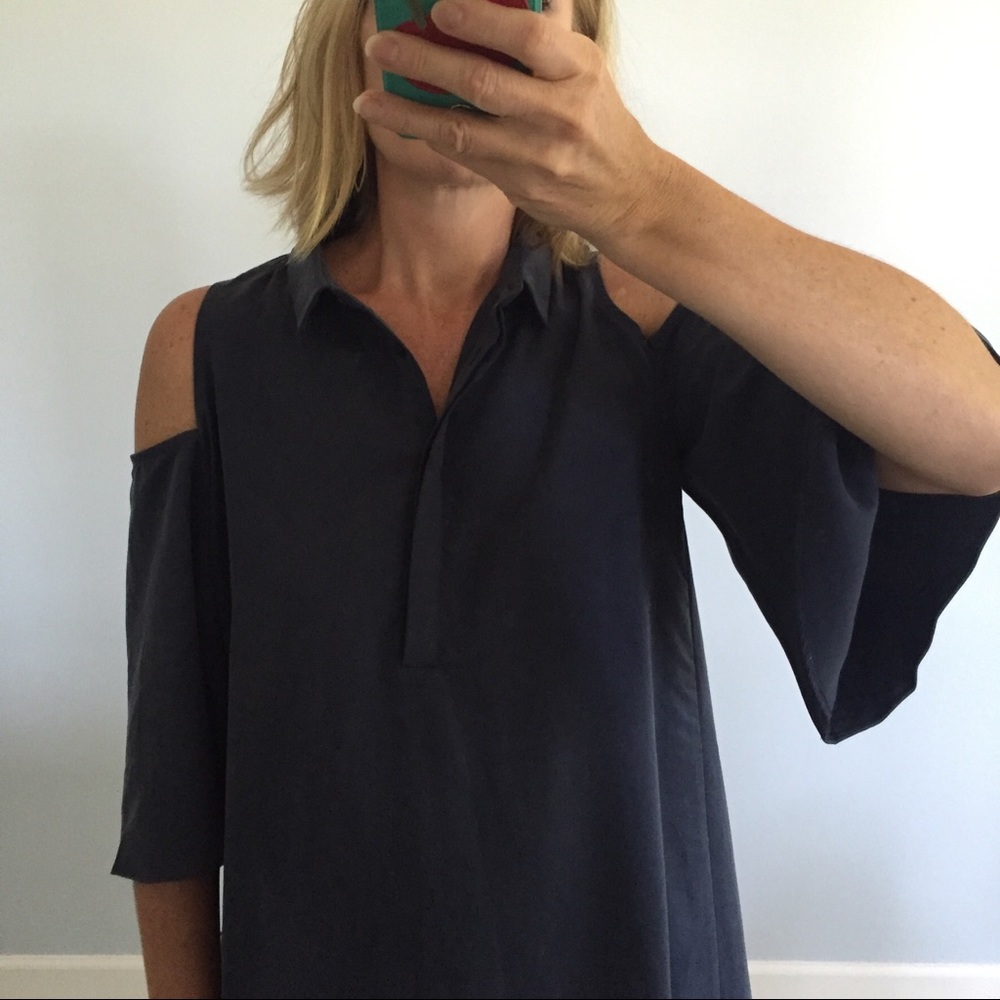 🌲1 MED Left🌲HOST PICK🌲Navy Cold Shoulder Dress - Picture 3 of 5