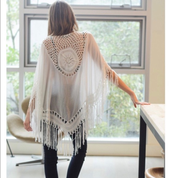 Crotchet Medallion tassel Kimono - Picture 3 of 6