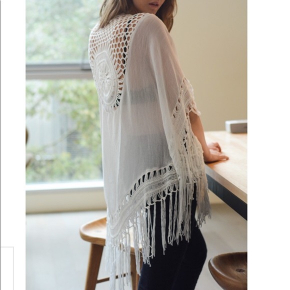 Crotchet Medallion tassel Kimono - Picture 4 of 6