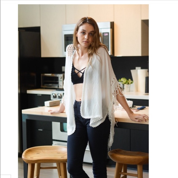 Crotchet Medallion tassel Kimono - Picture 5 of 6