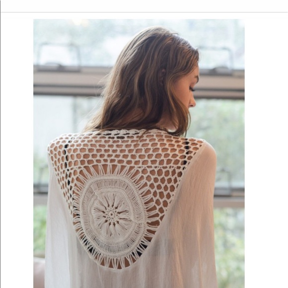 Crotchet Medallion tassel Kimono - Picture 6 of 6