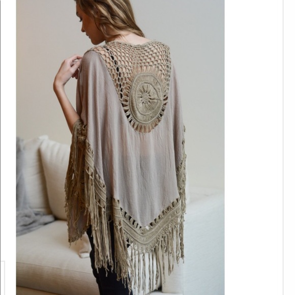 Crotchet Medallion tassel Kimono - Picture 2 of 6