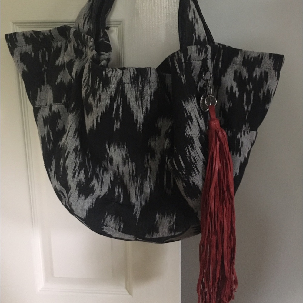 Tylie Malibu Oversized Hobo