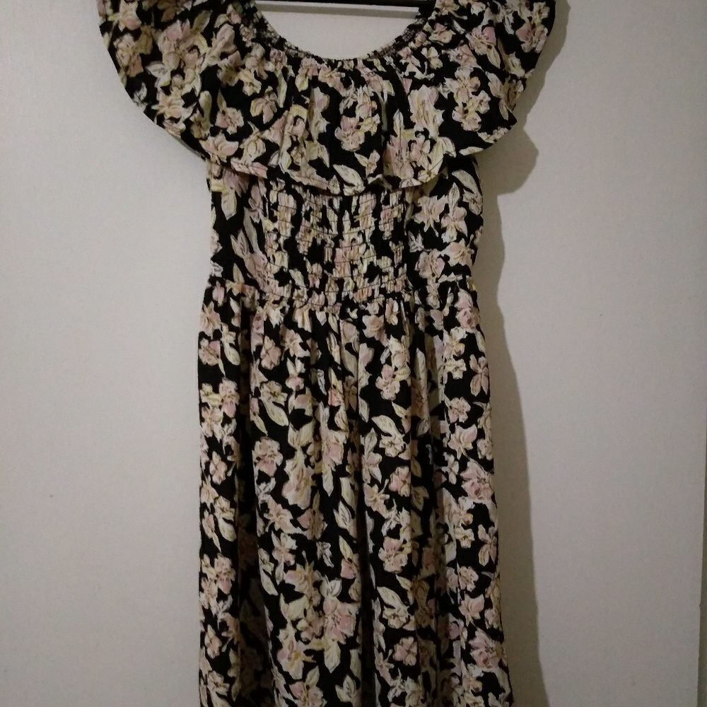 Cute and Flirty Womens SMALL dress