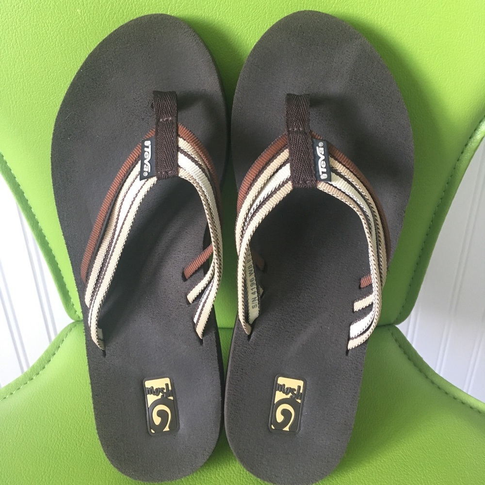 Teva flip flops size 8