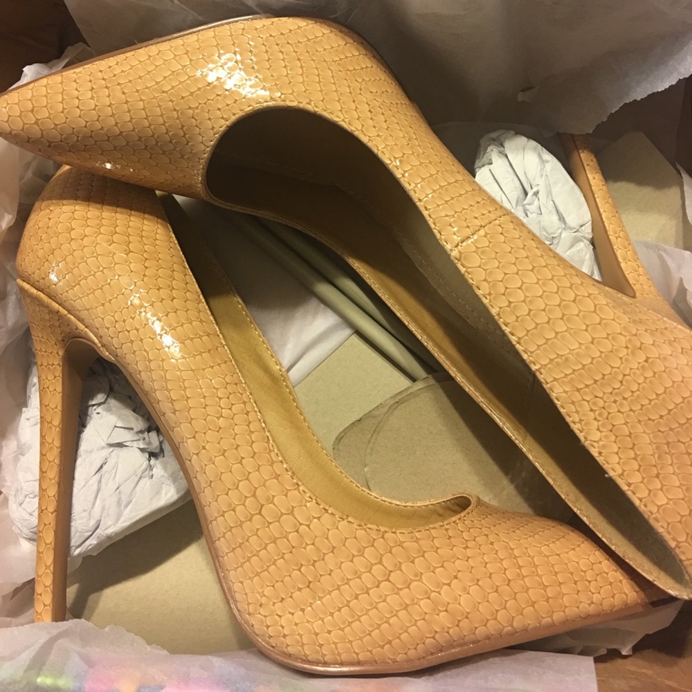 8 1/2 Nude pump!