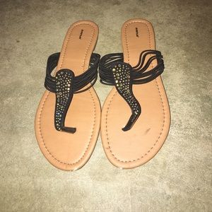 Avenue size 10 flip flops