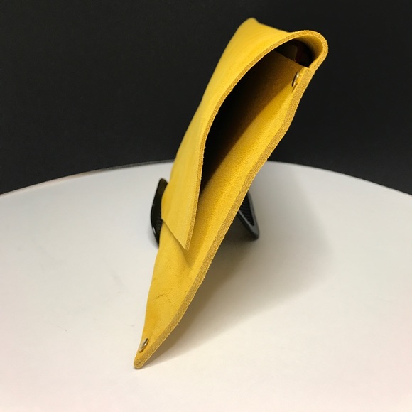 Vaunn Clutch Bag - Yonce Yellow *Tablet Case* - Picture 3 of 4