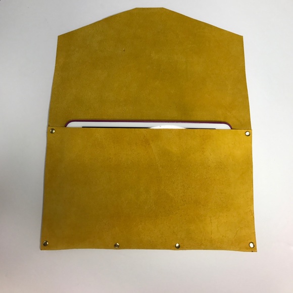 Vaunn Clutch Bag - Yonce Yellow *Tablet Case* - Picture 4 of 4