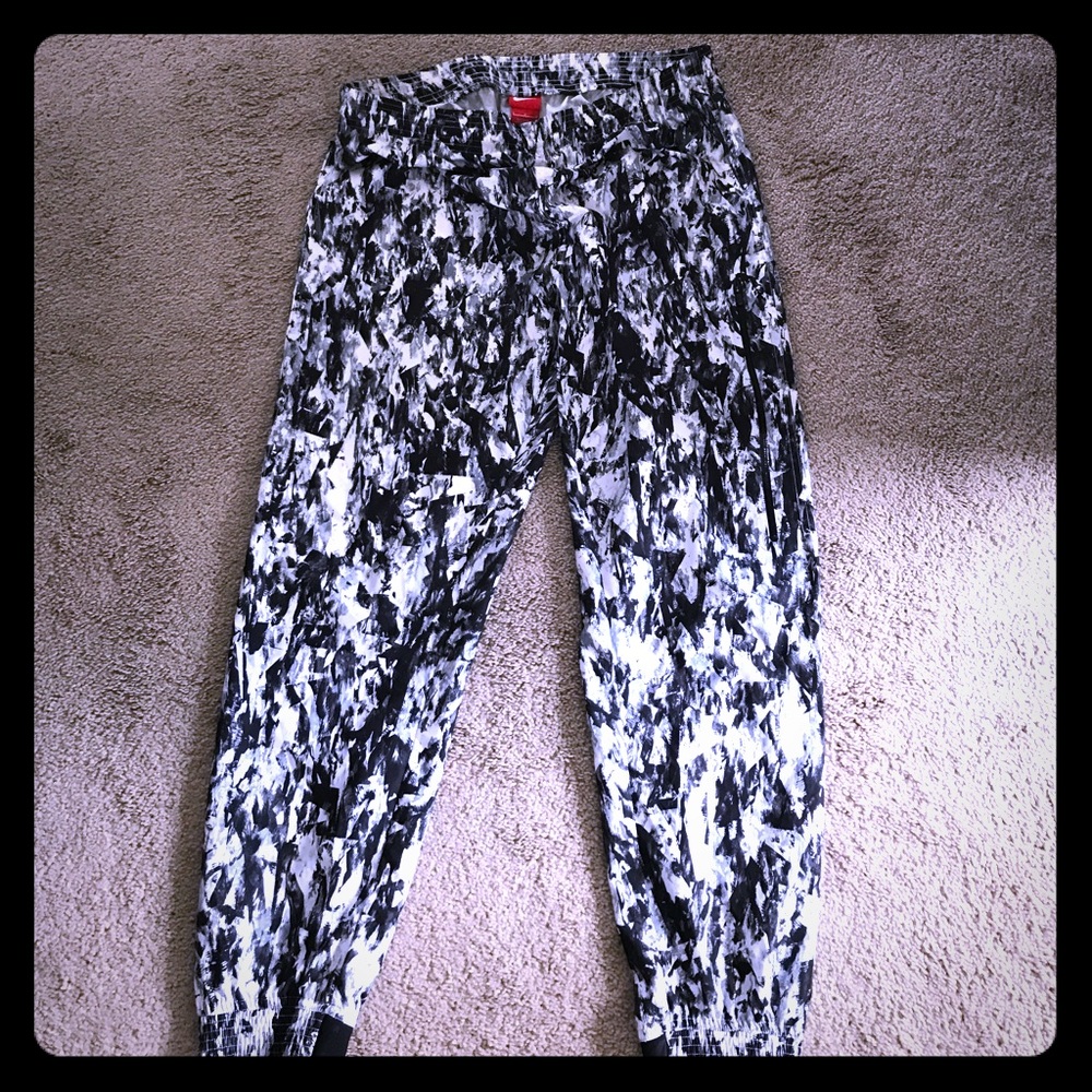 Fun print Nike joggers!