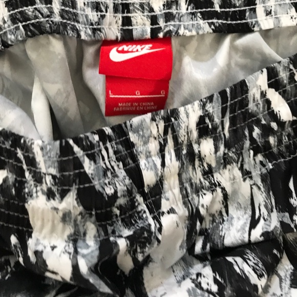 Fun print Nike joggers! - Picture 2 of 4
