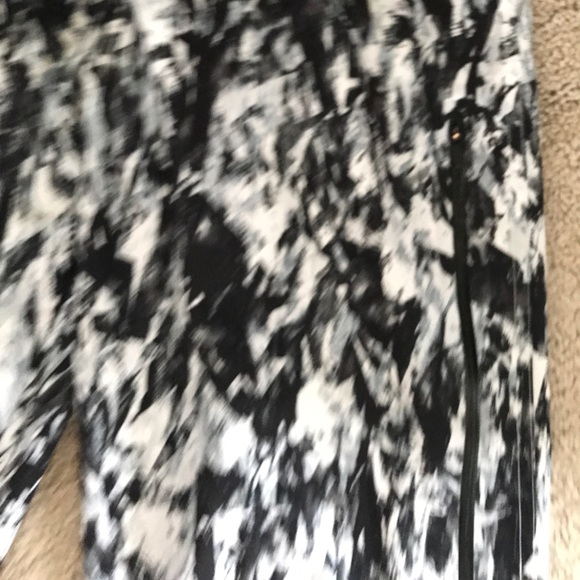 Fun print Nike joggers! - Picture 3 of 4