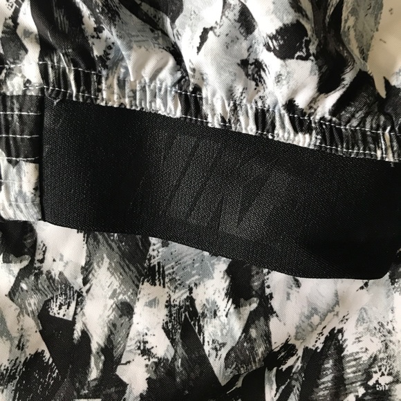 Fun print Nike joggers! - Picture 4 of 4