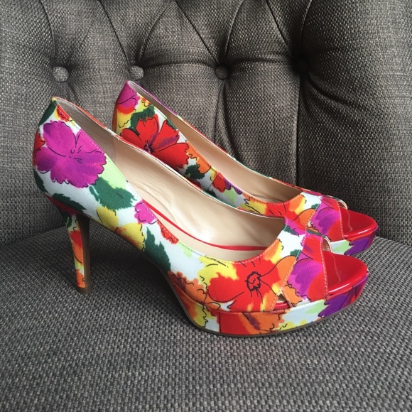Audrey Brooke Shoes - Audrey Brooke floral heels, size 8
