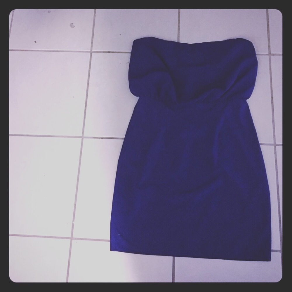 MAKE AN OFFER‼️ Phanuel Strapless Dress Jrs L