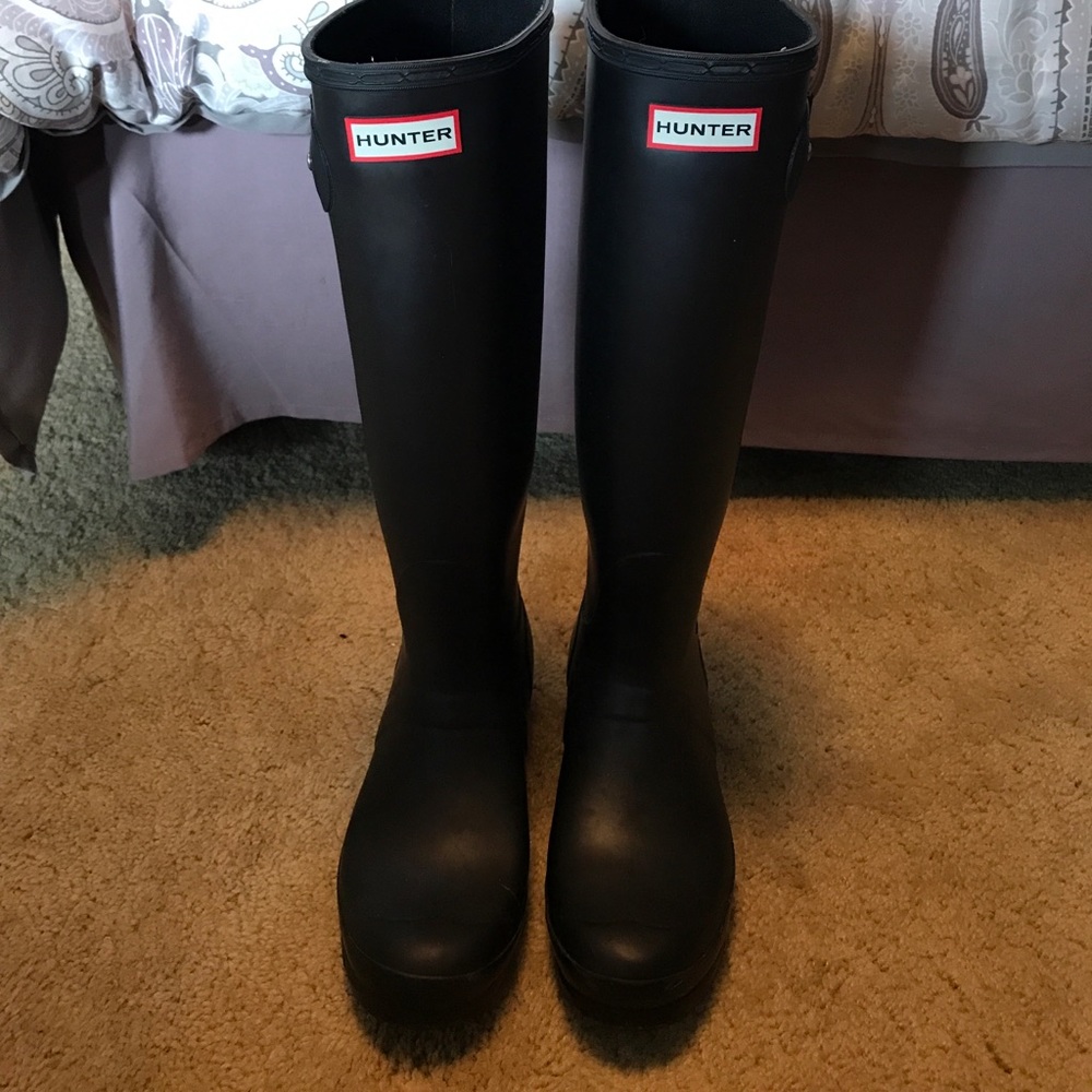 Black Hunter rain boots.