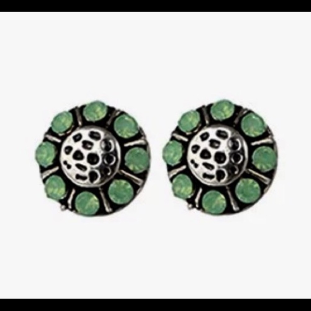 Light green/silver circle studs
