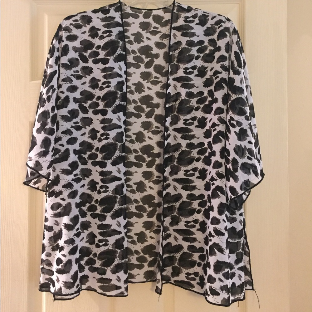 Animal print short sleeve kimono