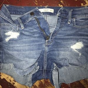 Brand new worn 1ce A&F JEAN SHORTS SZ. 4