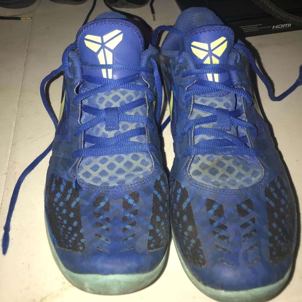Kobe 8 (blue,black,lime green)(TEEN)(used)