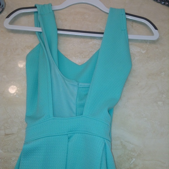 Turquoise crisscross dress - Picture 2 of 4