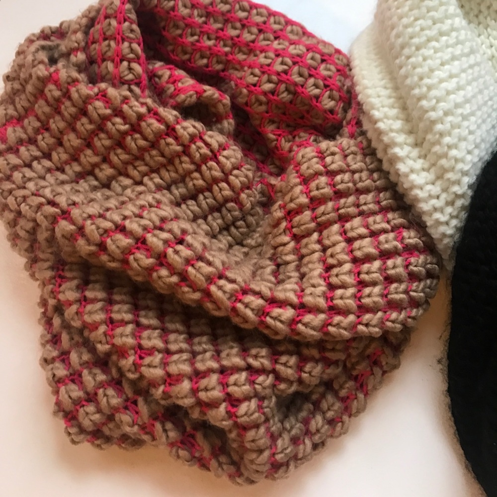 2 infinity scarves